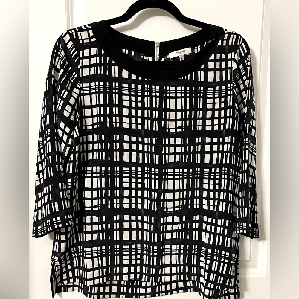 Madewell navy blue & white blouse. Size S. So classy & classic! Flowy comfort.